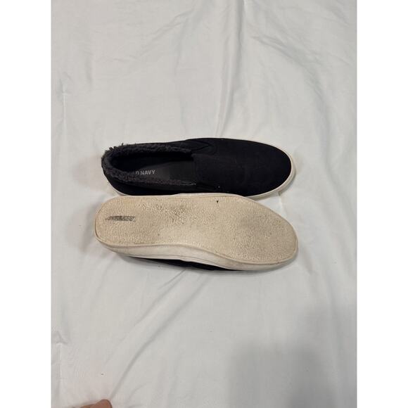 Old navy slip on black sneakers - Unisex Size 8 with fur lining - Picture 5 of 6